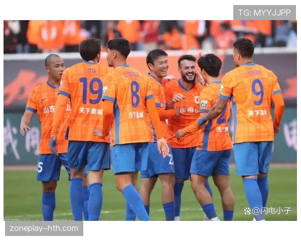 山东泰山球迷“橙色帮”荣膺最佳球迷组织称号，激情助威点燃赛场